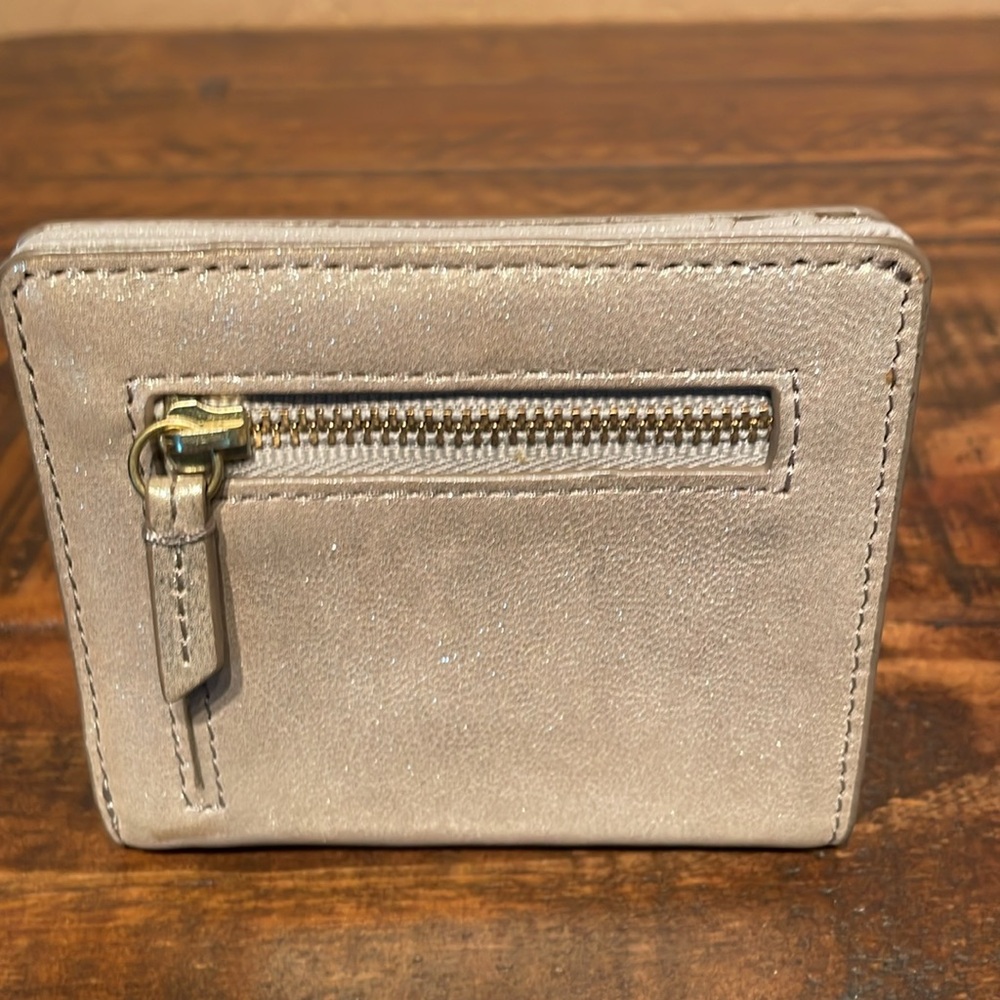 Fossil Gold Metallic Leather Bifold Wallet EUC - Picture 3 of 7